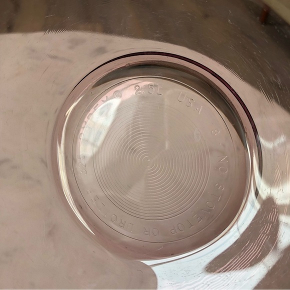 Pyrex 2.5 L Cranberry glass mixing  bowl model 325 - Picture 5 of 9